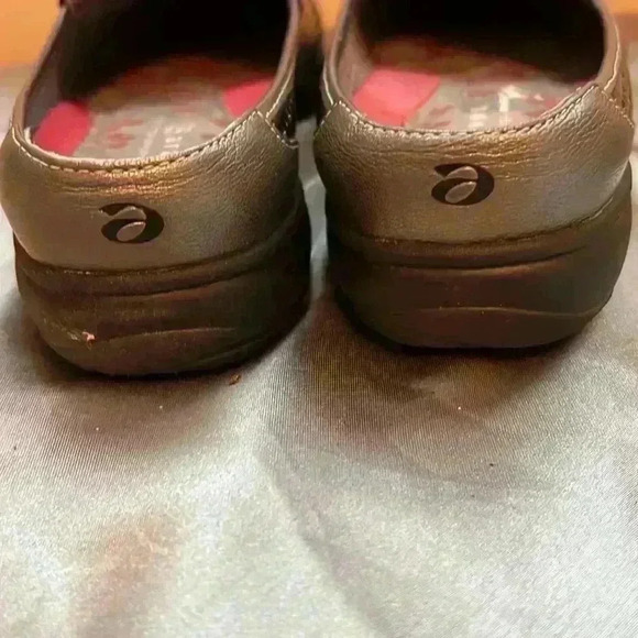 New Balance Black Mules - Picture 5 of 7